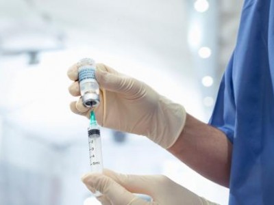 英国国家医疗服务体系推出新型Covid疫苗，该病毒每周导致100人死亡